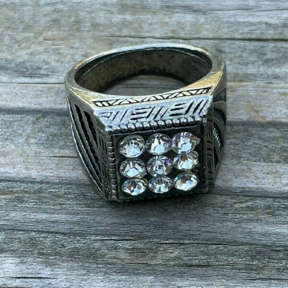 Men Ring Silver Tone Antique Style Crystal Accent Men Fashion Jewelry Size 8.5 - Picture 11 of 11